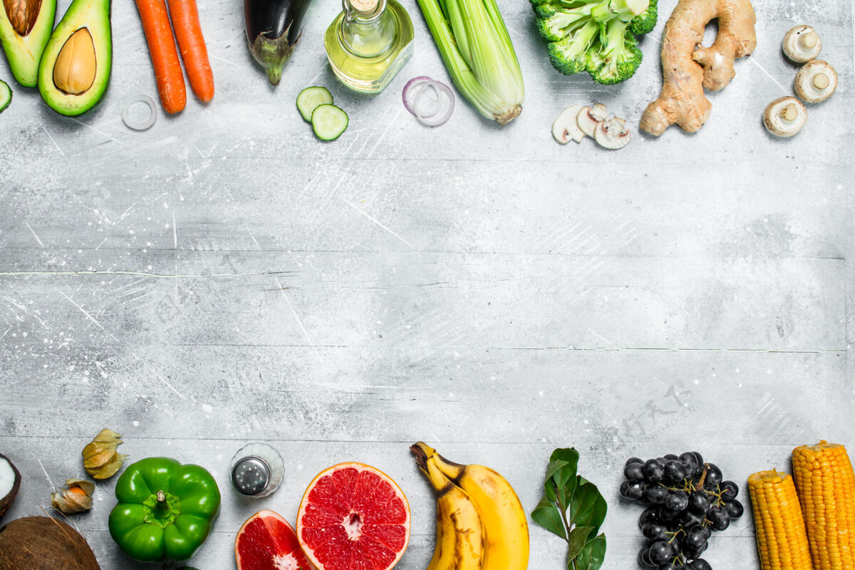 素食主义者健康食品各种各样的有机水果和蔬菜放在乡村的桌子上什锦收获杂货店