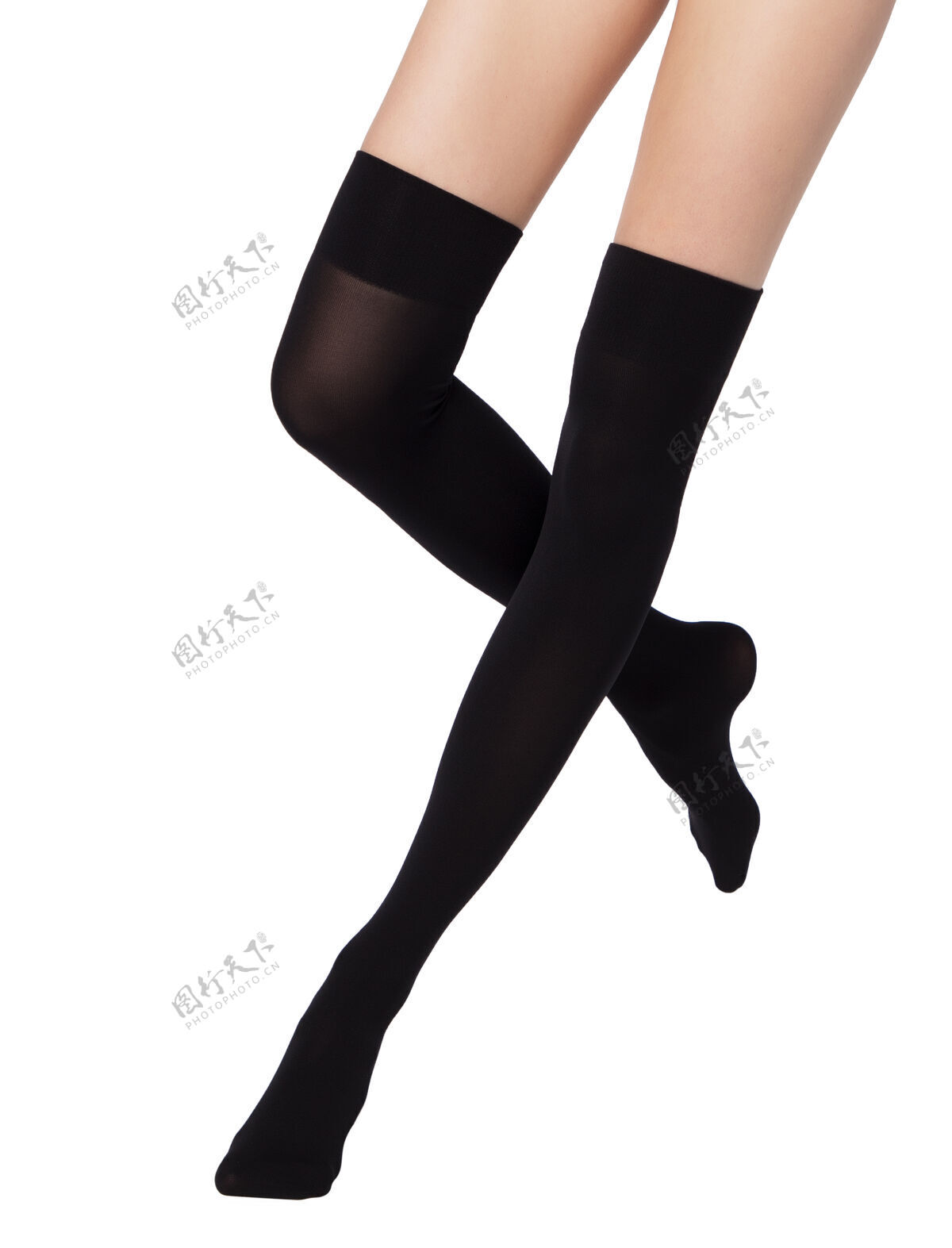 臀部性感的年轻白种女人的腿在白色背景的黑色尼龙紧身裤身材纺织弹性