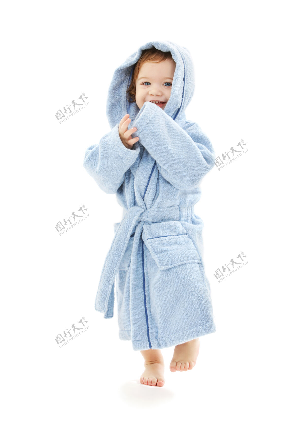 托儿穿蓝袍白袍的男婴生活婴儿长袍