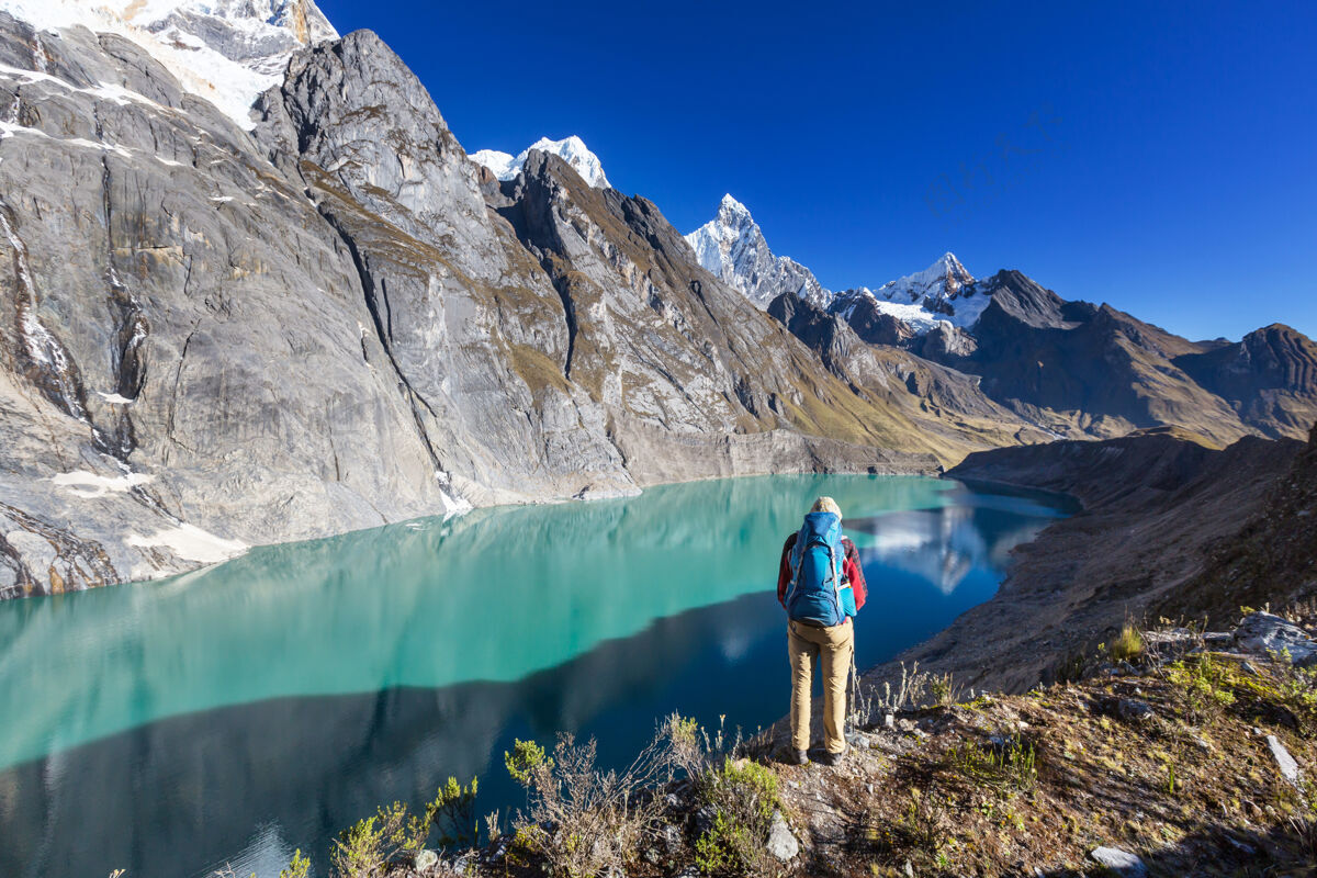 探险秘鲁科迪勒拉山脉的徒步旅行场景设备发现山地