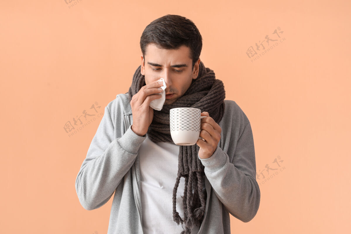 大流行病夫用热茶在颜色表面温度流感打喷嚏