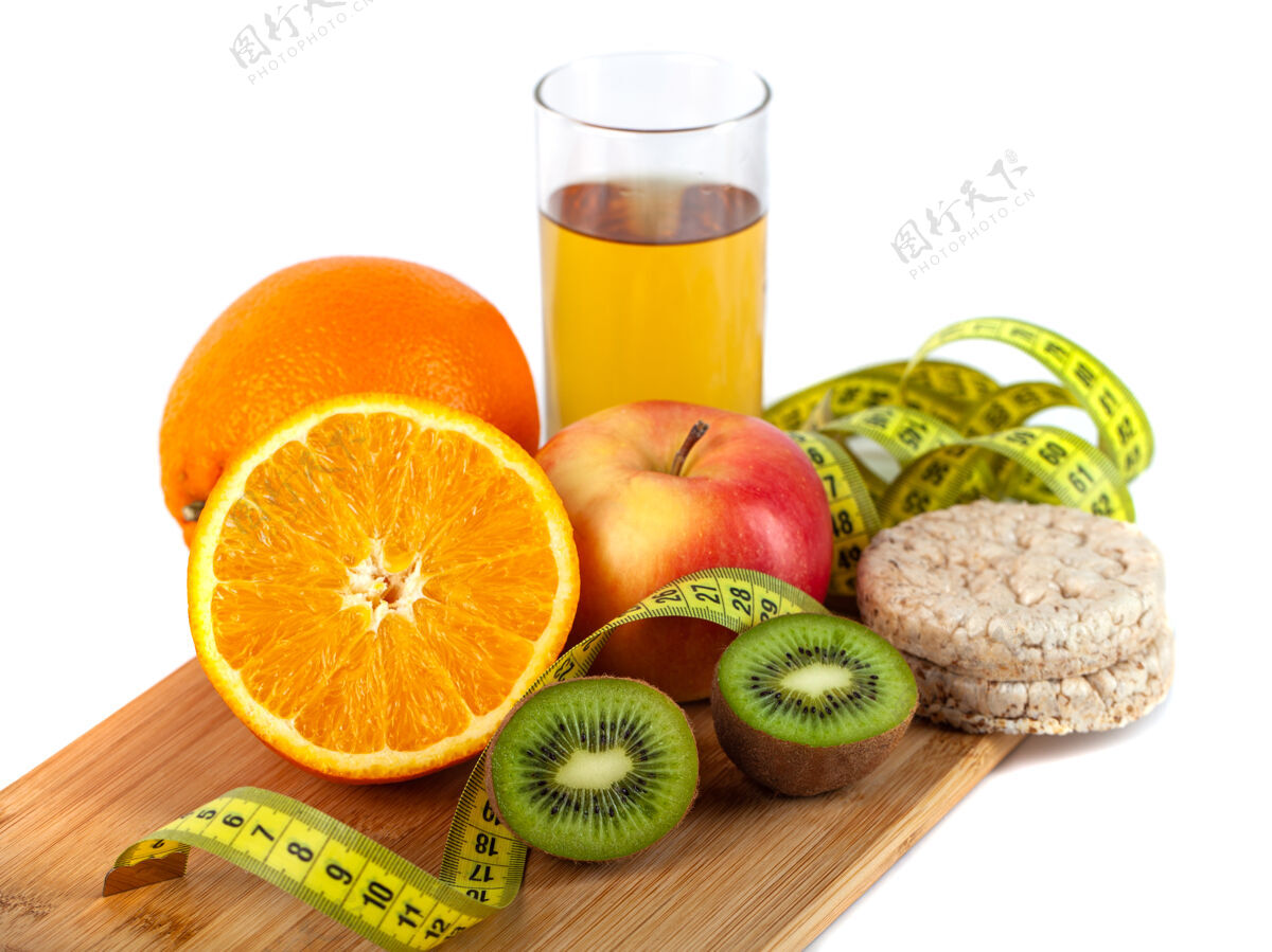 设备苹果 橘子 白底卷尺猕猴桃 健康饮食能量物体损失