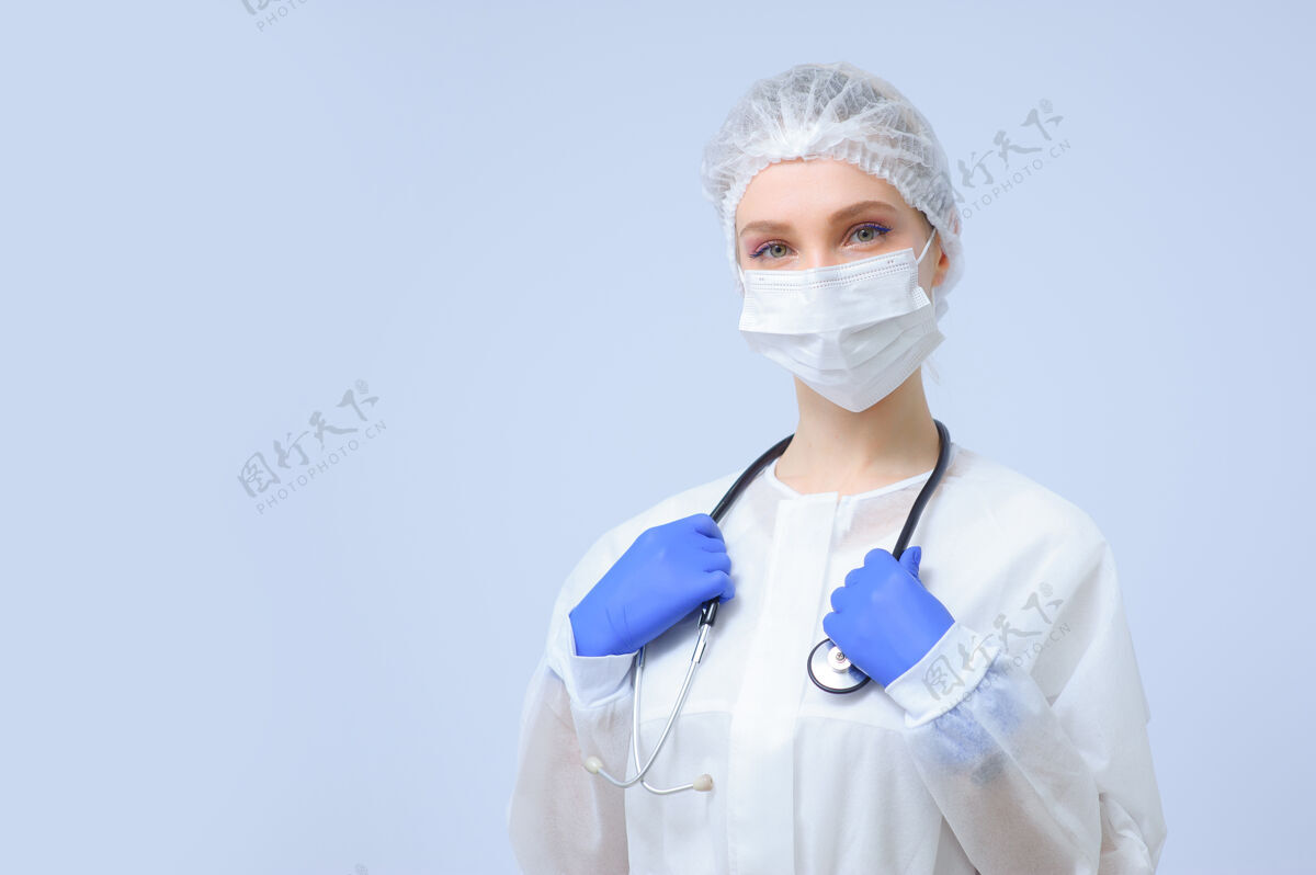 外科帽戴着医疗帽和面罩的女医生或护士的肖像专家护理防护