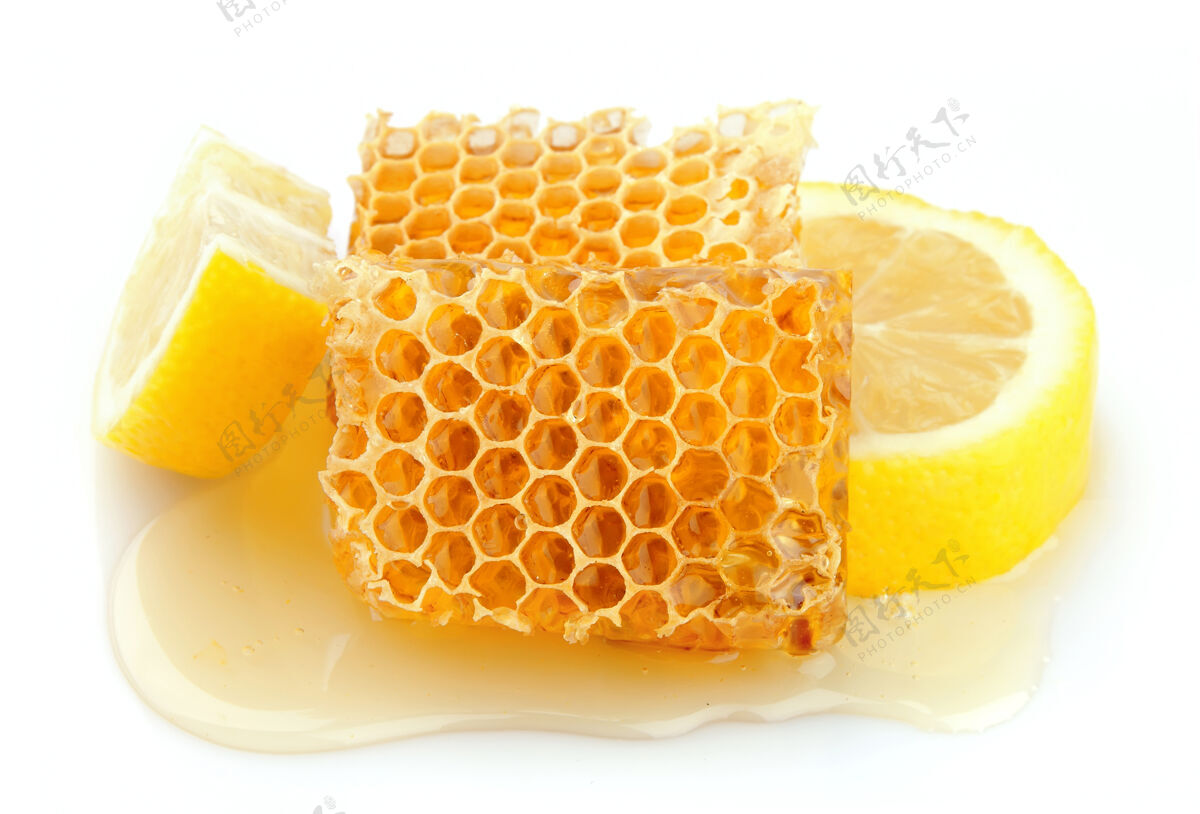 对称蜂巢特写与柠檬上的白色荞麦工作梳子