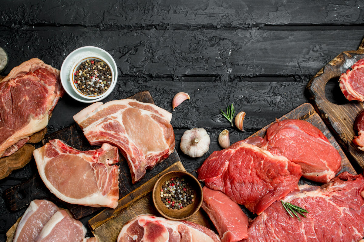 猪肉生的肉不同各种猪肉和牛肉板切片生的