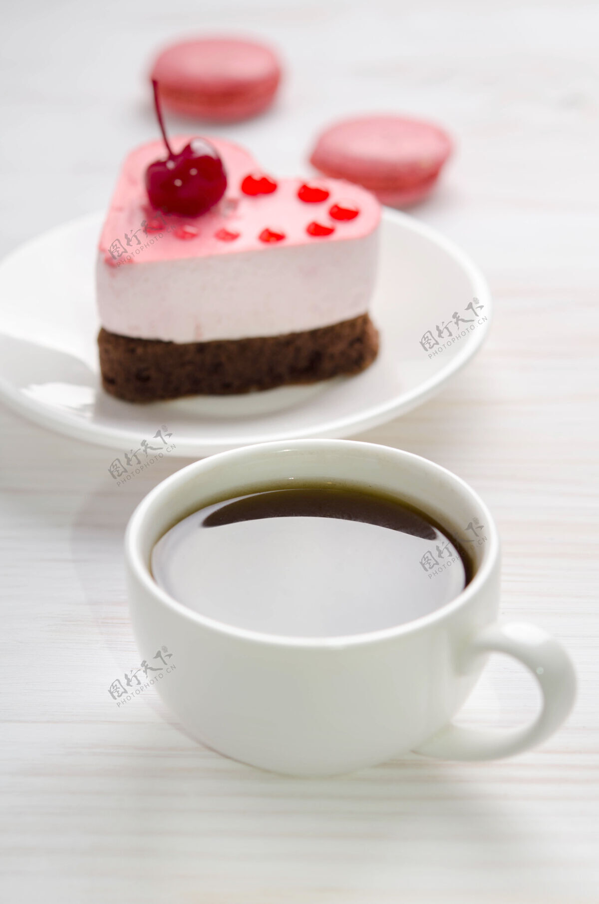甜点蛋奶酥蛋糕加一杯咖啡樱桃美式咖啡饼干