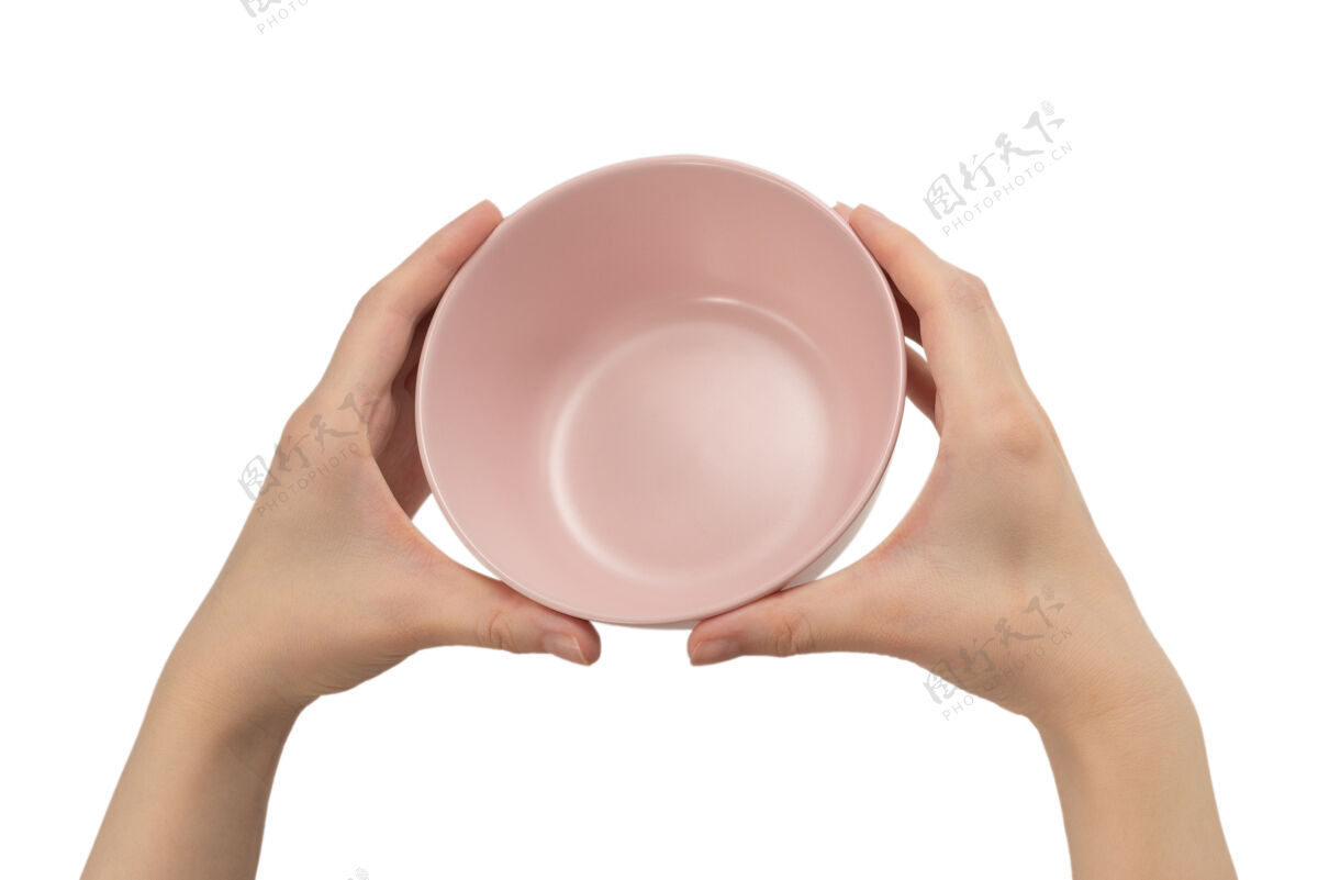 手臂粉红色的盘子在女人手上隔离在白色的背景上等待托盘乐趣