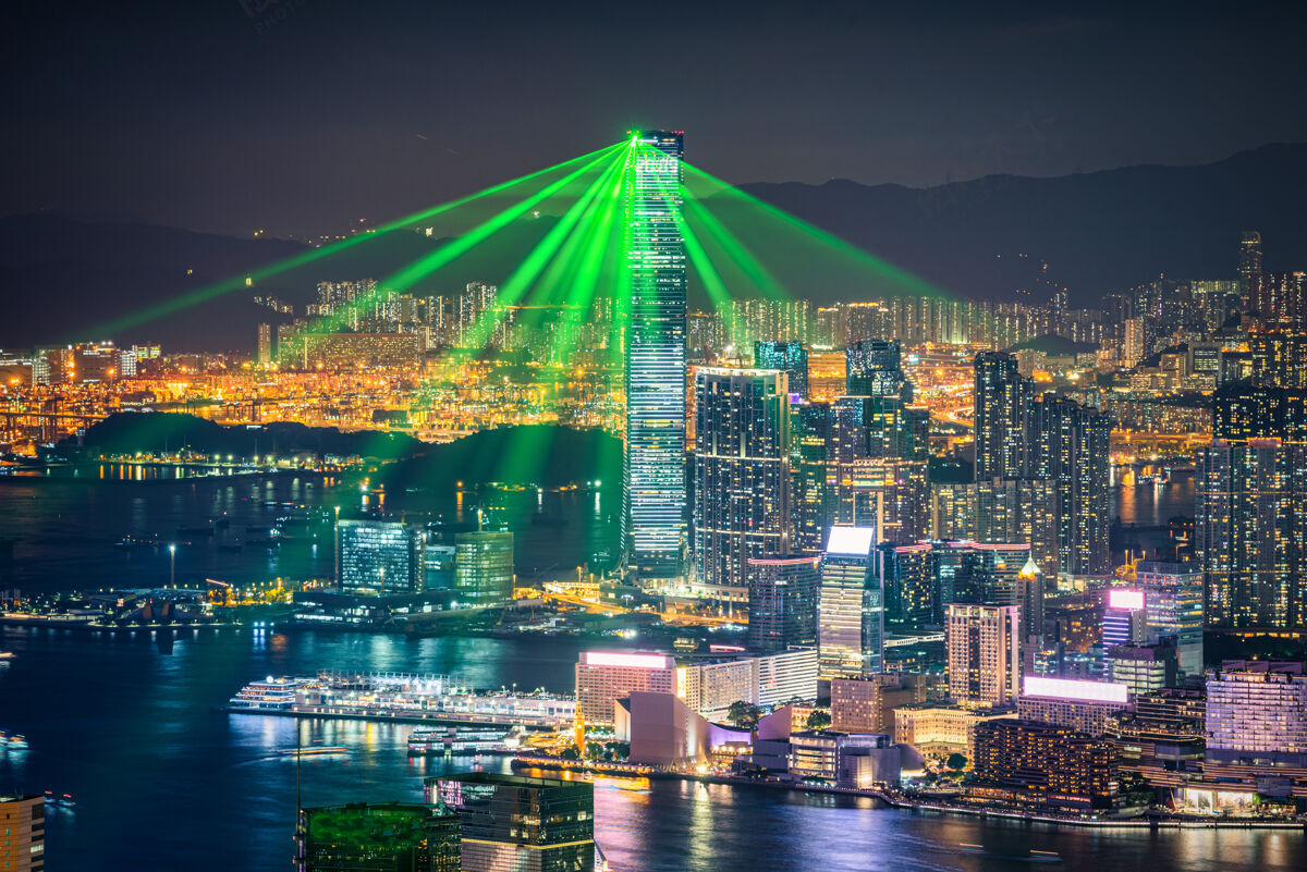 建筑香港城在戏剧性的天空中从山上看暮色景观城市天际线