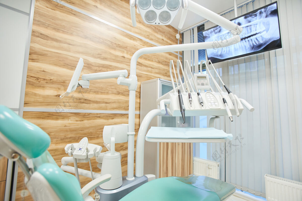 牙科设备现代牙科诊所为病人准备的空椅子的图像医药设备牙医