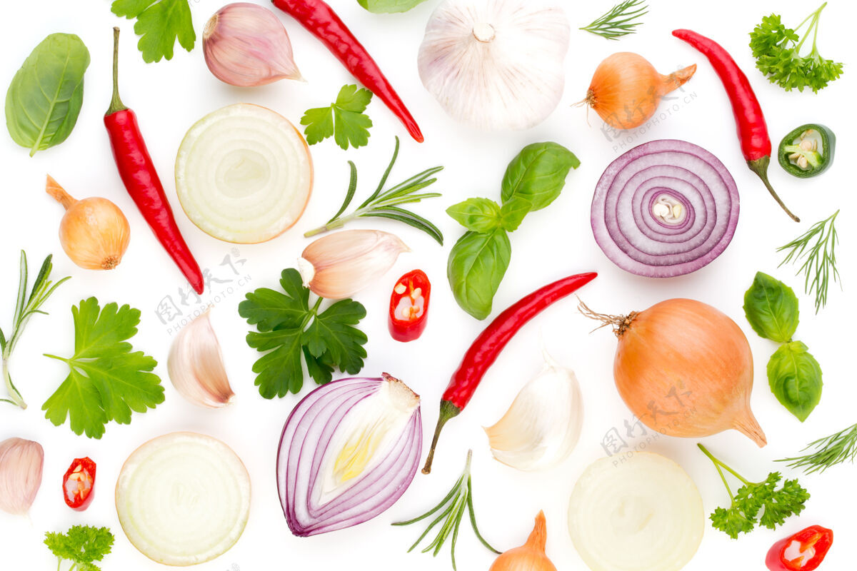 有机洋葱和香料隔离在白色背景上 顶部视图.墙纸蔬菜的抽象成分成熟烹饪食物