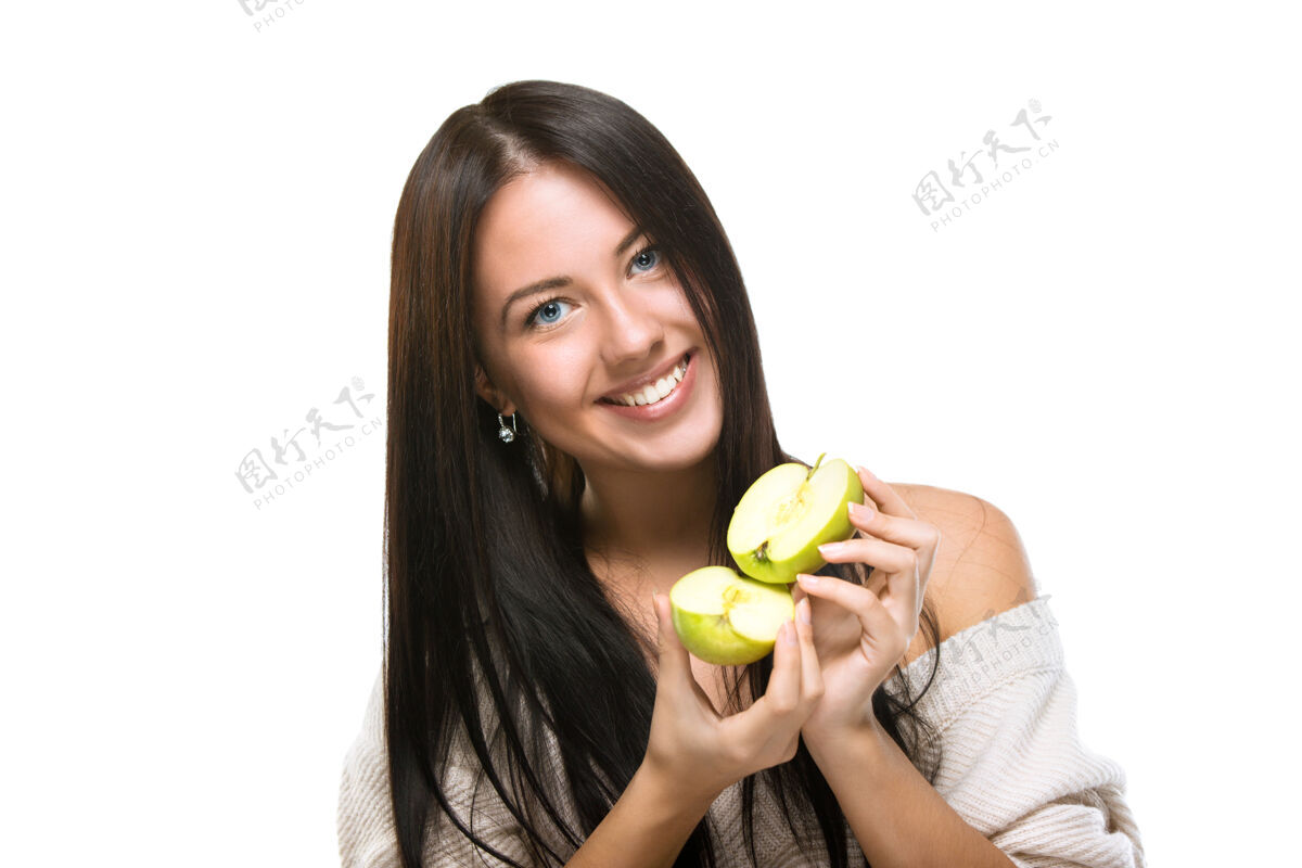 异国情调快乐的女孩拿着苹果孤立在白色漂亮肖像皮肤护理