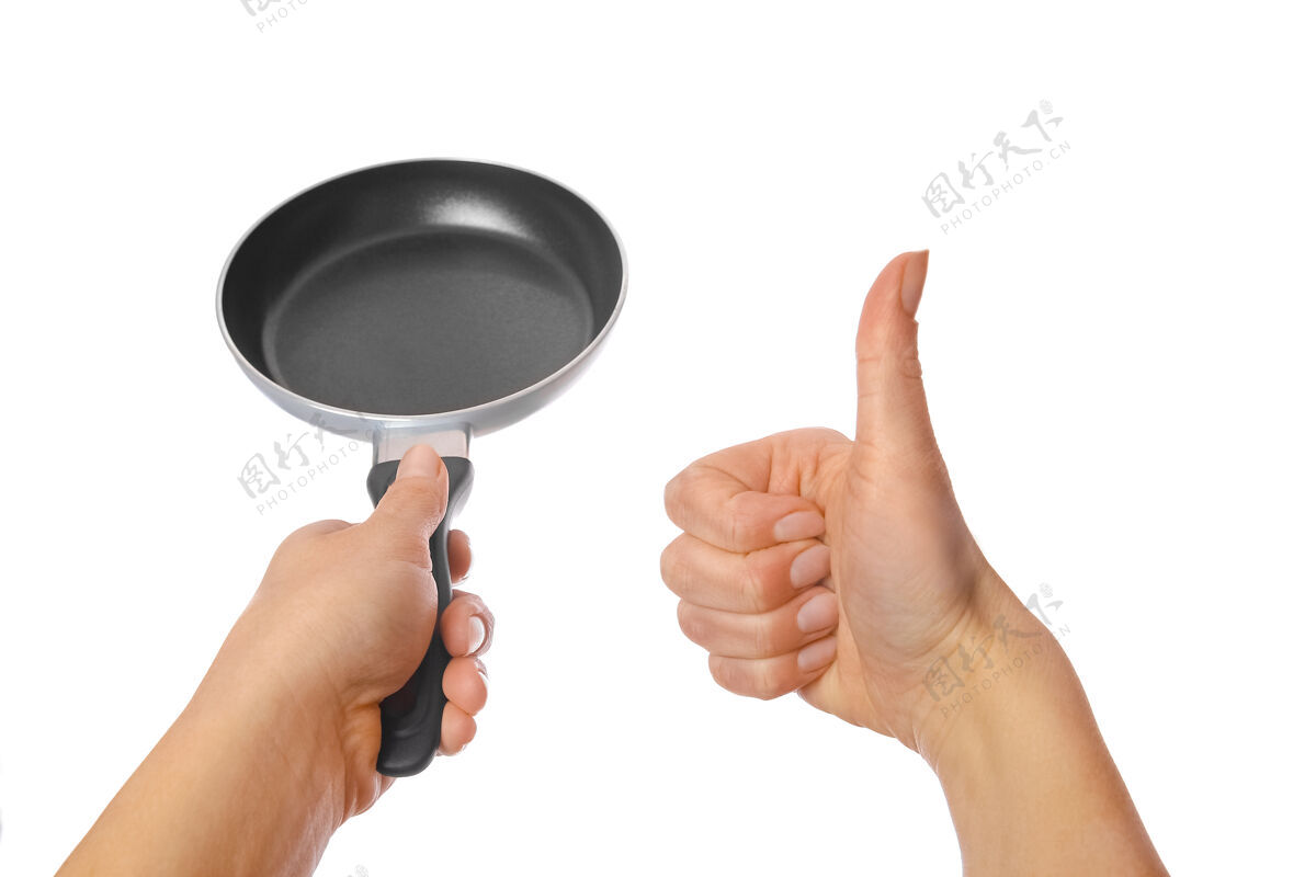 物体用手在白色背景上平移厨具产品烹饪