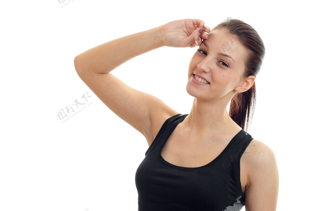 饮食一个年轻漂亮的女人在黑色t恤的肖像 让你的手靠近脸和微笑的特写隔离健康内衣腰围
