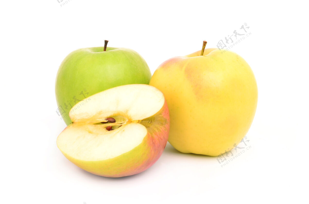 特写白色表面上的熟苹果纯净水果苹果