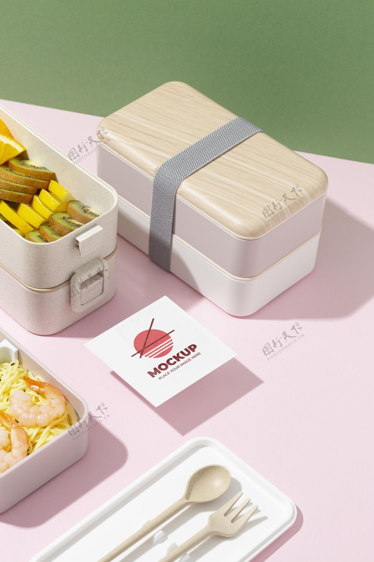 日本带模拟卡的便当盒的布置容器东方营养