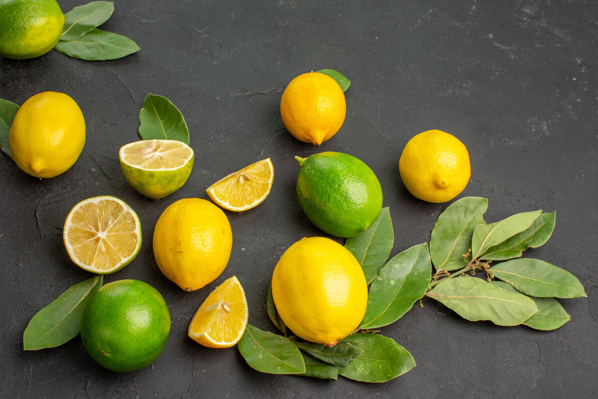 前前视图新鲜柠檬酸水果在黑暗的背景背景水果多汁