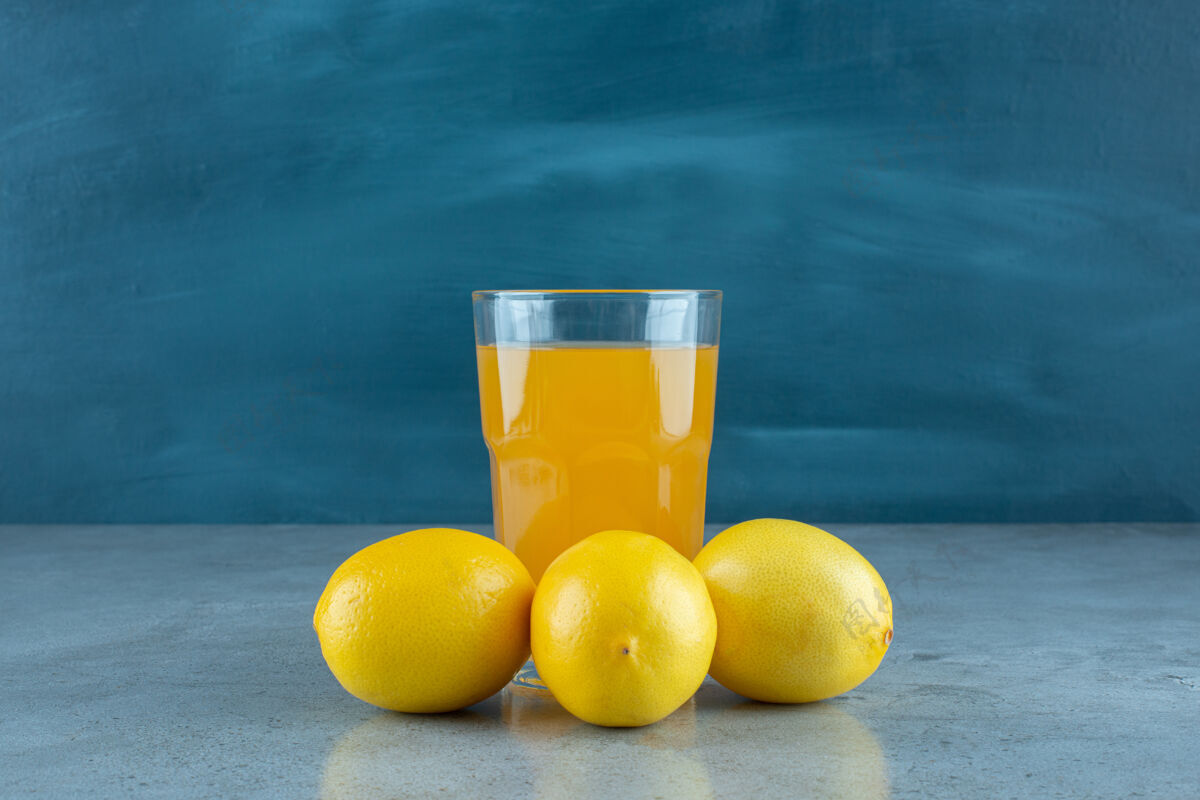 果汁一杯鲜柠檬橙汁柠檬玻璃新鲜