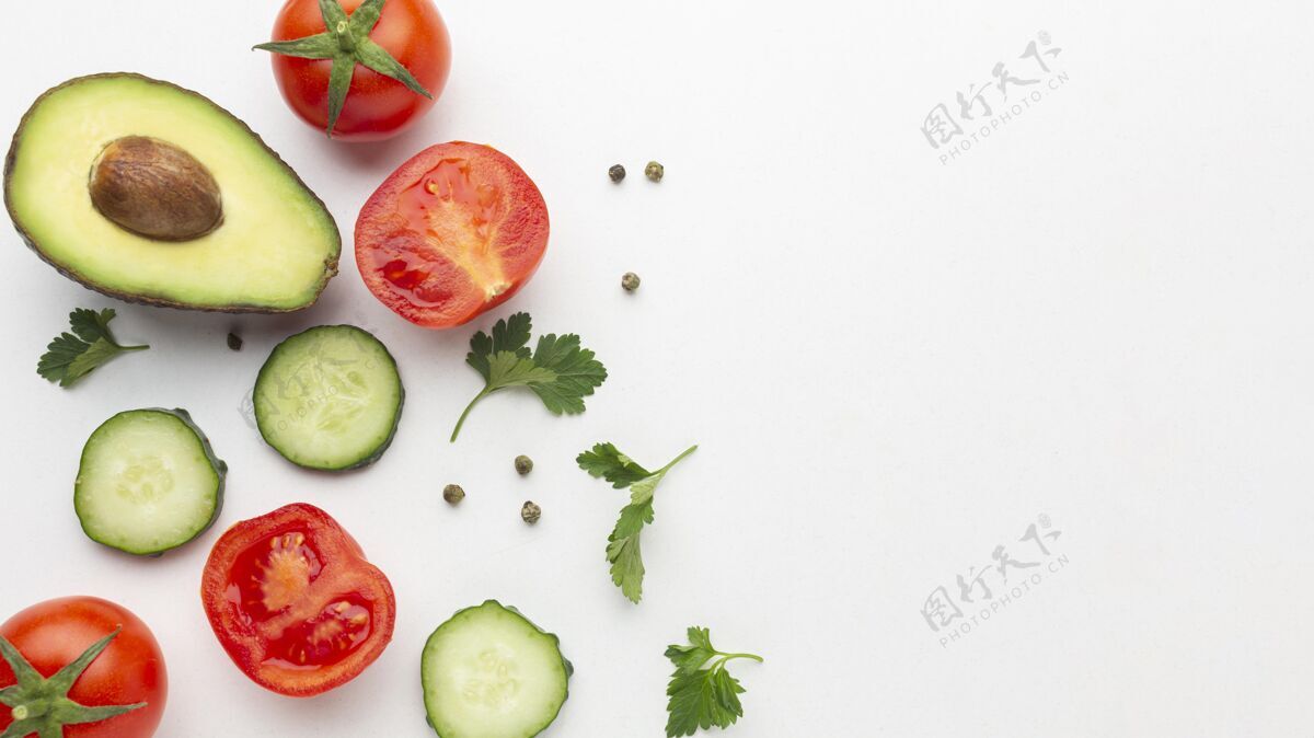 复制空间白色背景上的水果和蔬菜俯视图水果排列美味