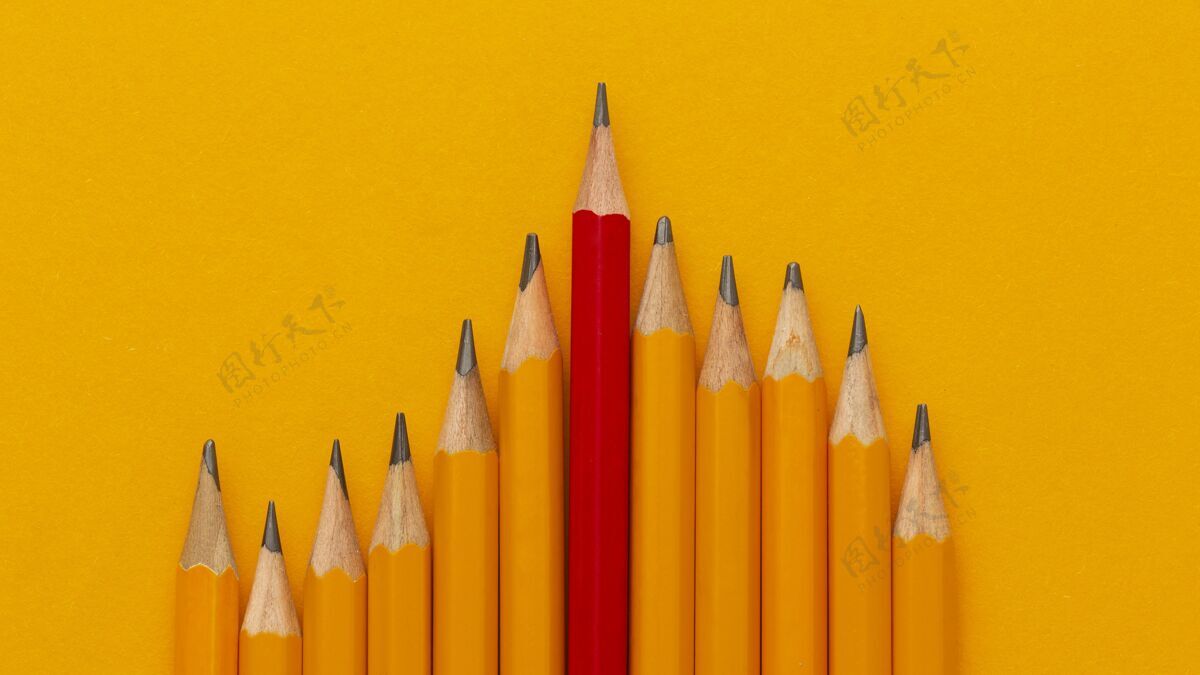 项目橙色背景上的顶视图铅笔对象上图统计