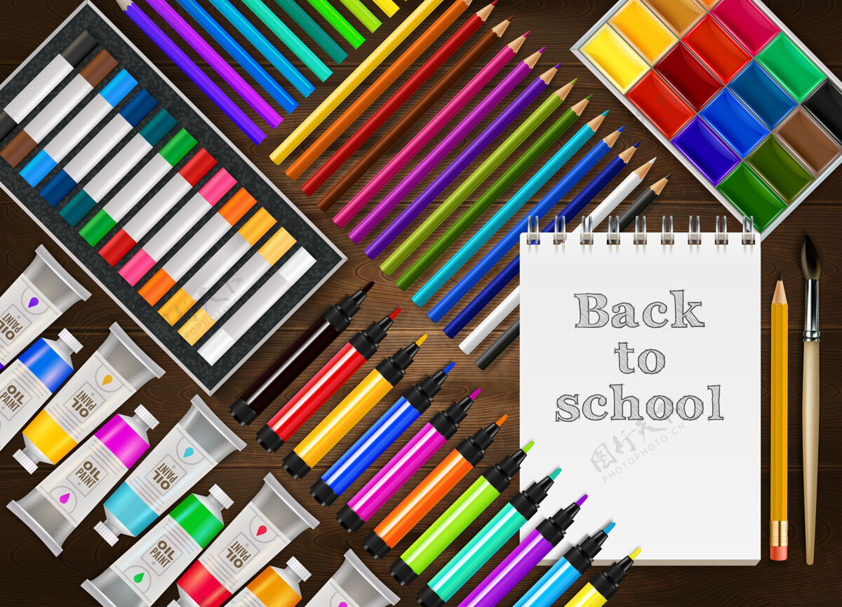 蜡笔回到学校的现实背景与五颜六色的铅笔标记蜡笔油漆记事本刷在木桌上木头铅笔记事本