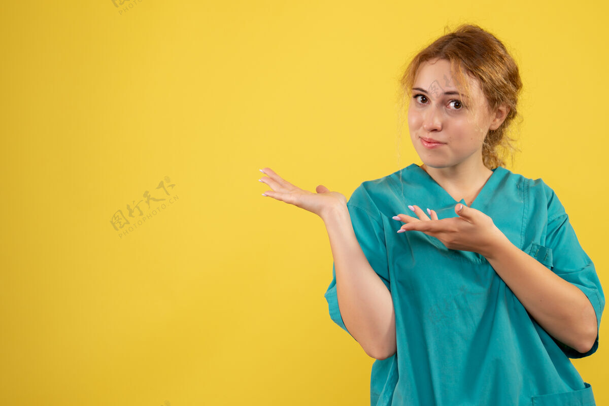 医学正面图女医生穿着医用衬衫 护士医疗covid-19色健康情感女医生情感颜色