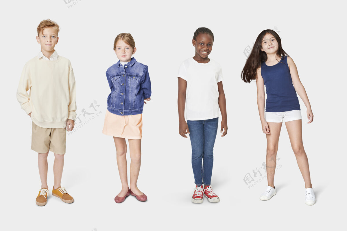 短裤穿着休闲夏季套装的孩子们全身都是产品人夏天