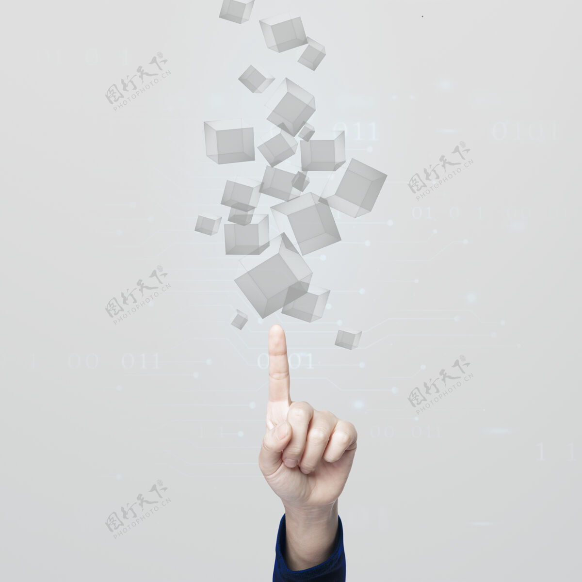 块用手指着灰色立方体的全息投影技术让人眼前一亮虚拟界面智能技术虚拟屏幕