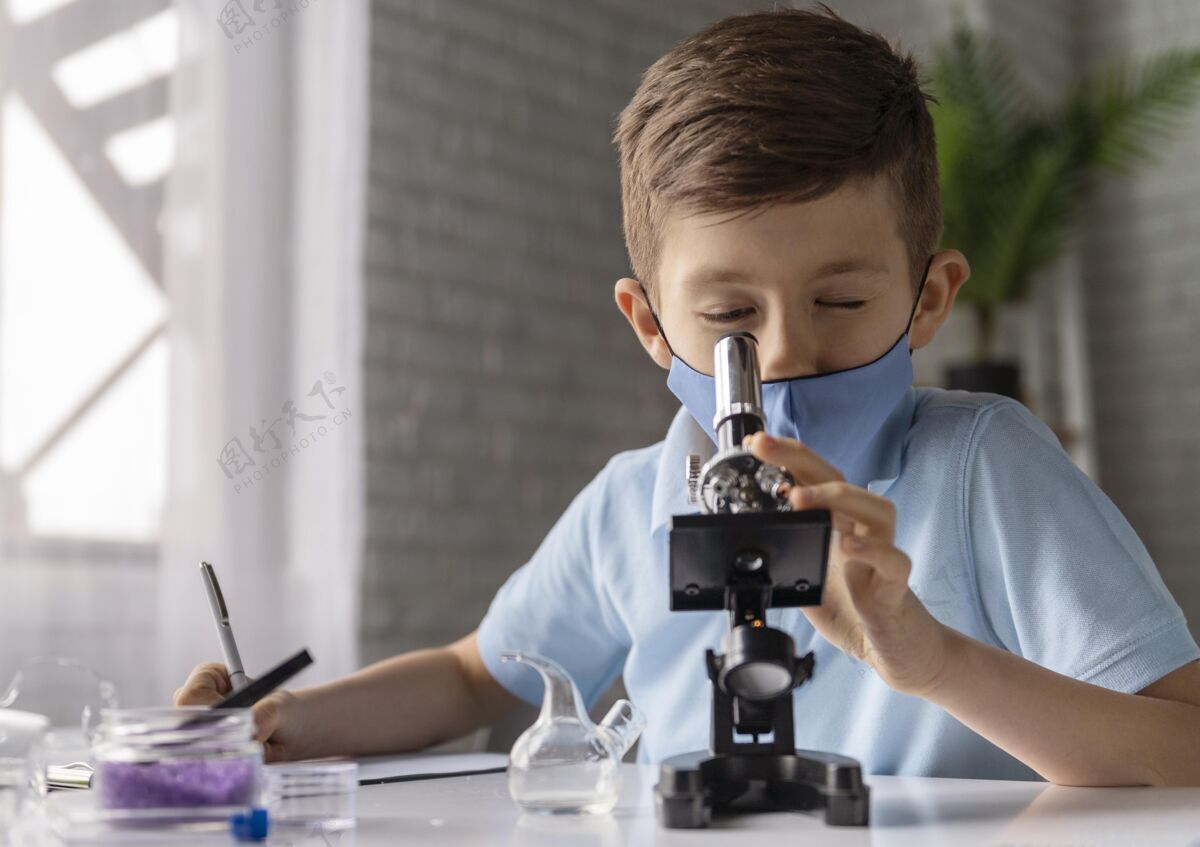 科学中枪小子在显微镜下看学习学习面具