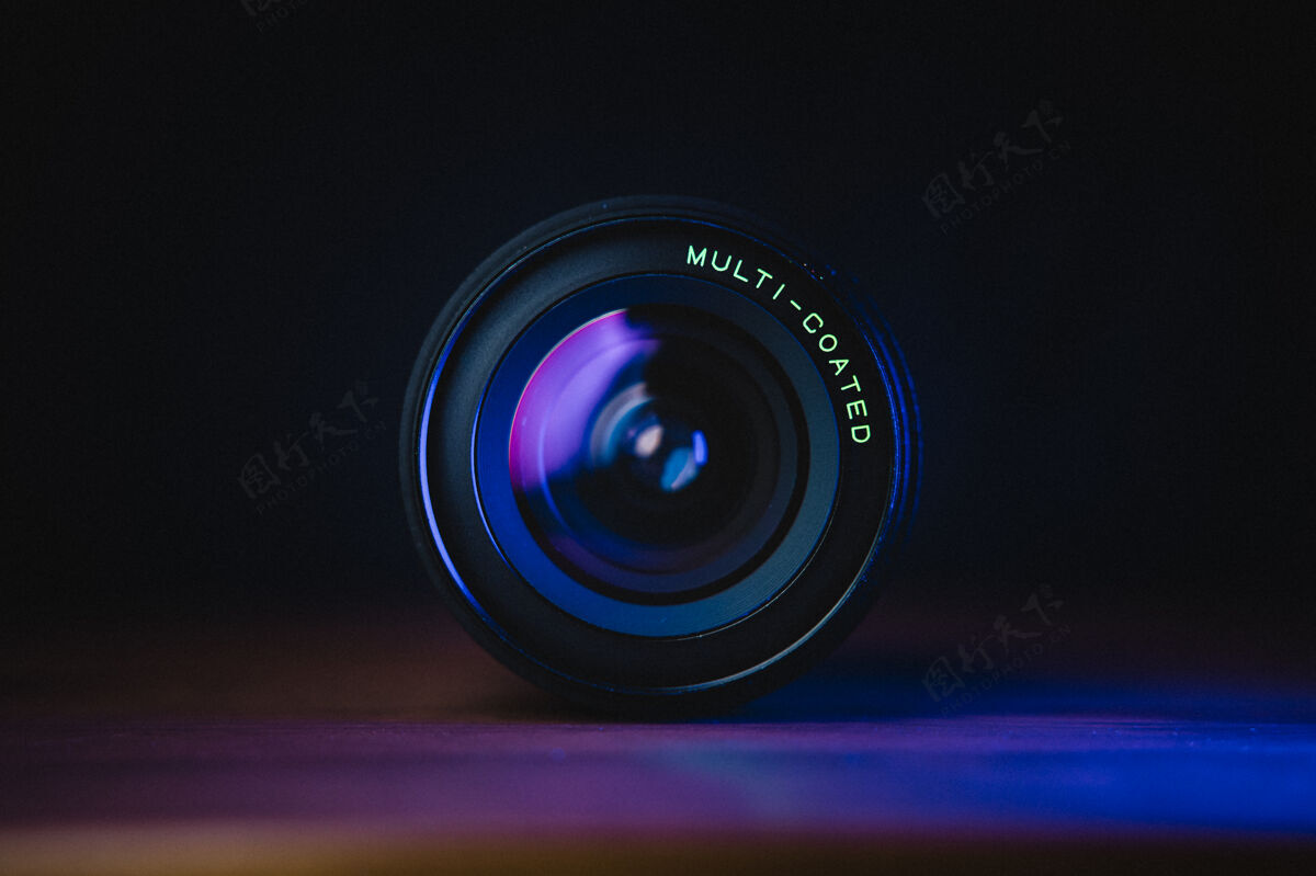 摄影蓝色表面的黑色镜头表面镜头相机