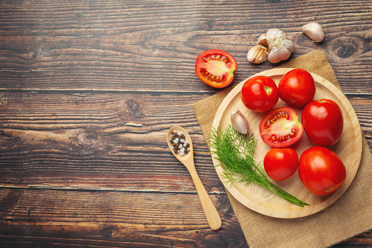蛋白质新鲜的西红柿可以煮了蔬菜混合的幼苗