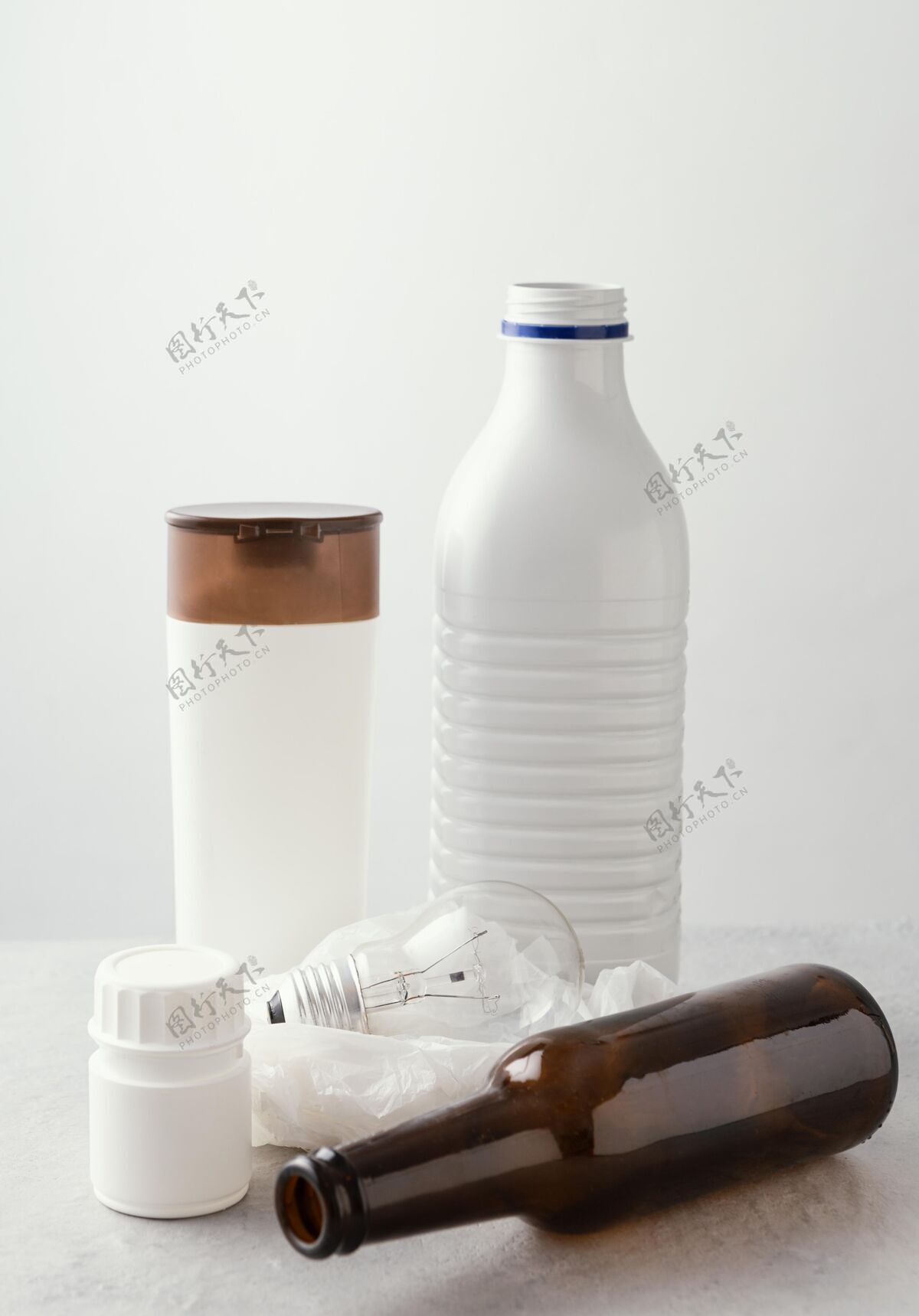 塑料杯收集塑料瓶环保可持续发展塑料瓶