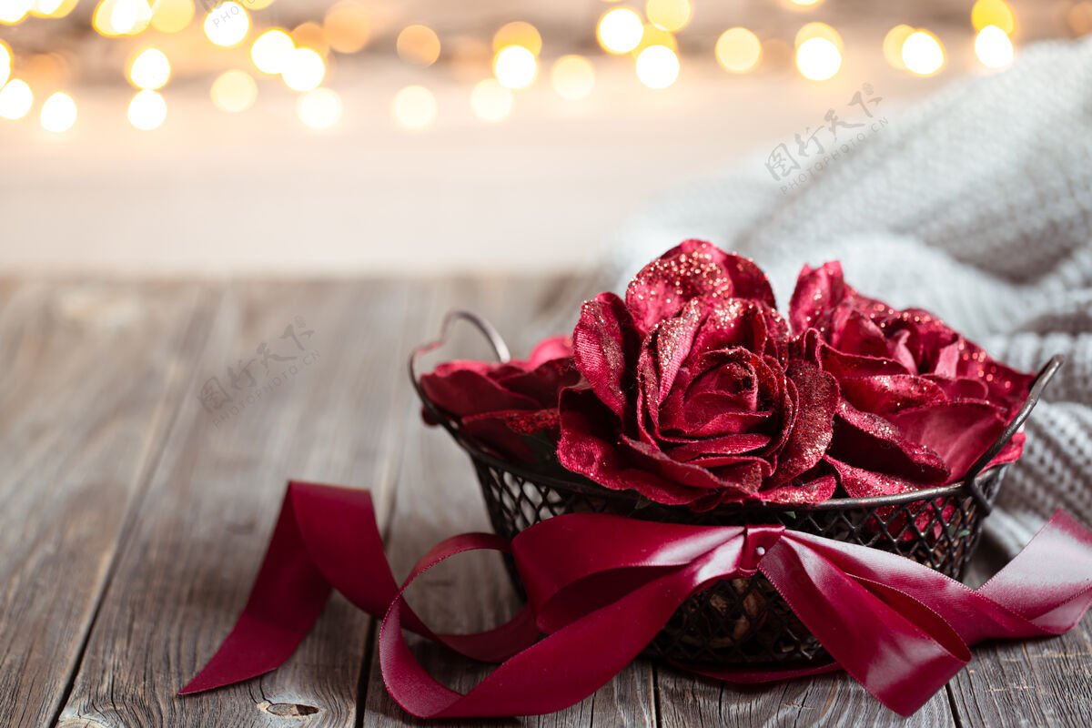 元素在一个篮子里放着装饰性的鲜花 为情人节准备了一幅温馨的作品玫瑰装饰花