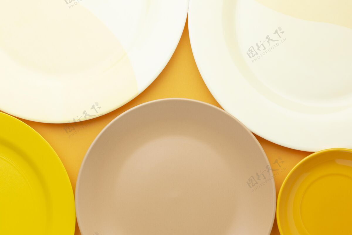 盘子关上干净的餐具顶视图特写清洁盘子
