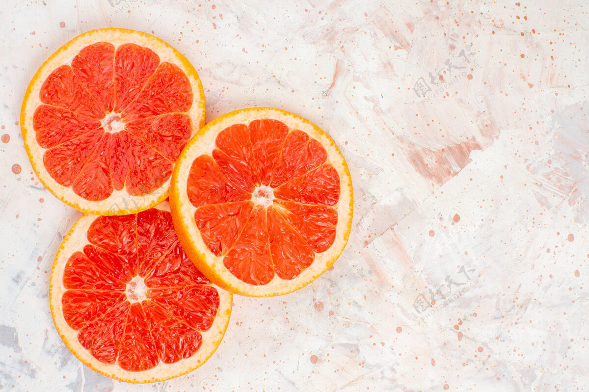 切片顶视葡萄柚片裸体表面与自由空间新鲜度视图柑橘