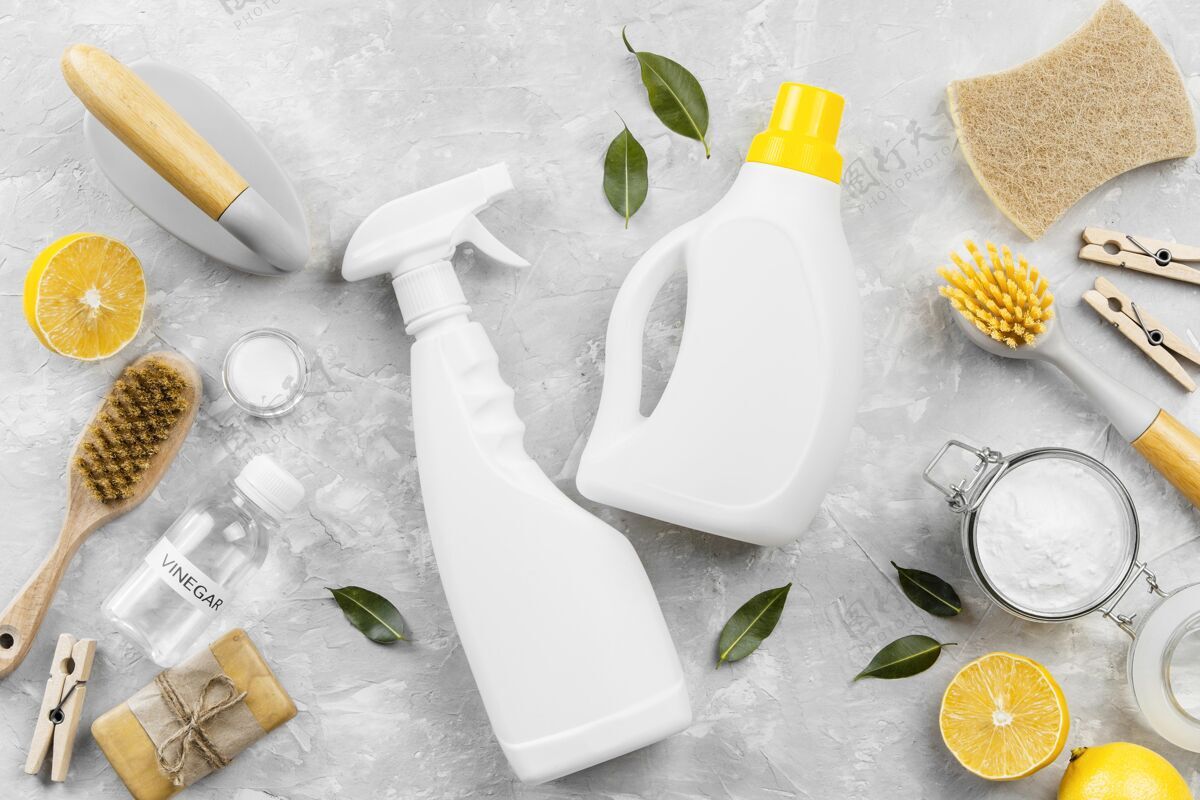 肥皂顶视图的环保清洁产品与小苏打和柠檬清洁环保产品