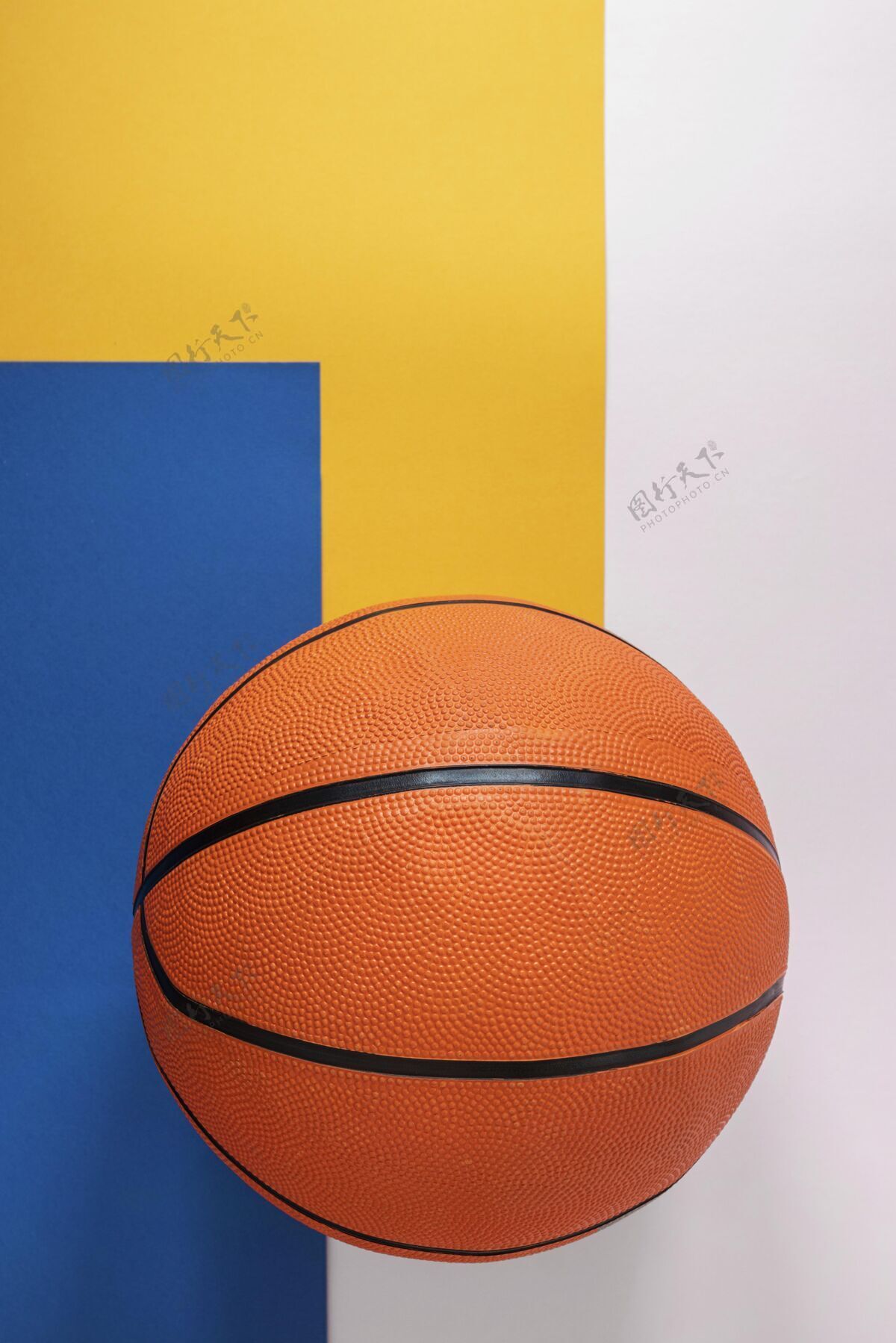 运动顶视图的新篮球与复制空间复制生活篮球