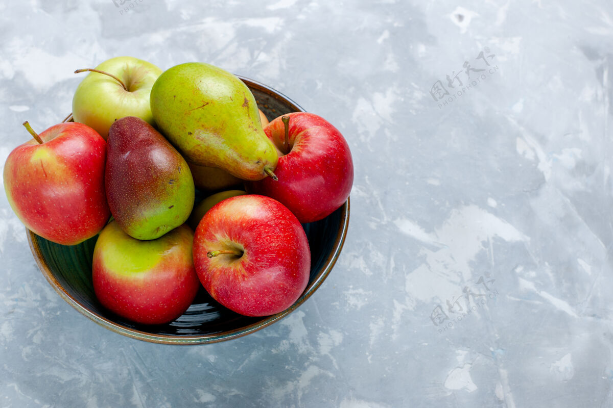 醇香前视新鲜水果苹果芒果浅白书桌上水果新鲜醇厚成熟树照片可食用吃苹果桌子