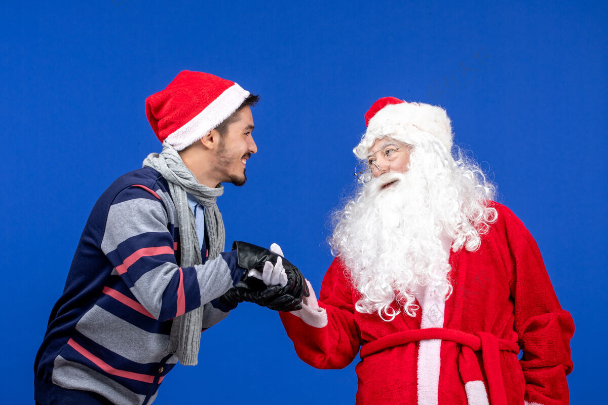 帽子前视图圣诞老人和年轻的男性圣诞圣诞老人年轻