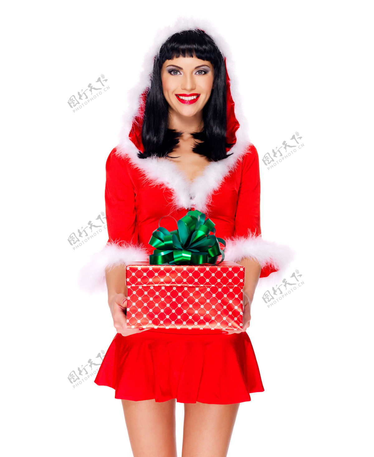 美丽美丽雪女的照片拿着圣诞新年礼物盒-孤立在白色礼物礼物新年
