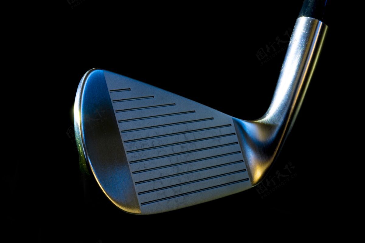高尔夫黑色金属高尔夫球杆特写灯光黑暗运动